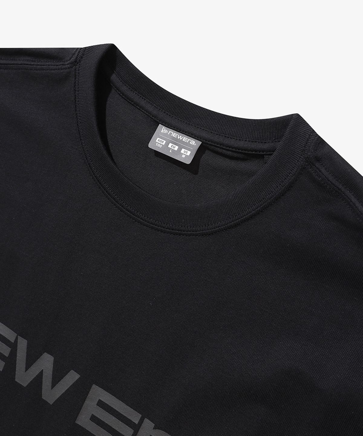 뉴에라(NEW ERA) 워드마크 로고 베이직 티셔츠 블랙
