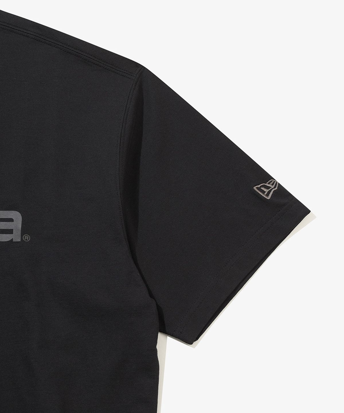 뉴에라(NEW ERA) 워드마크 로고 베이직 티셔츠 블랙