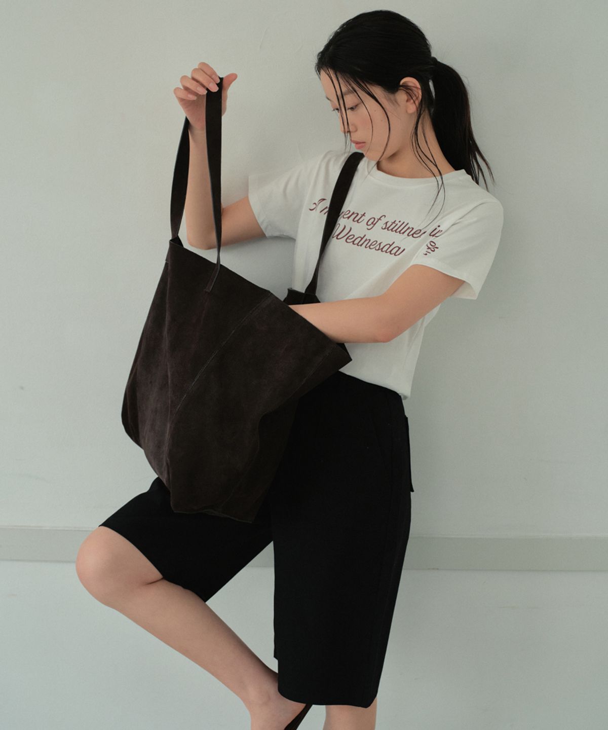 웬즈데이오아시스 포 우먼(WEDNESDAYOASISFORWOMEN) 아웃 포켓 버뮤다 팬츠_BLACK(W26PT09)