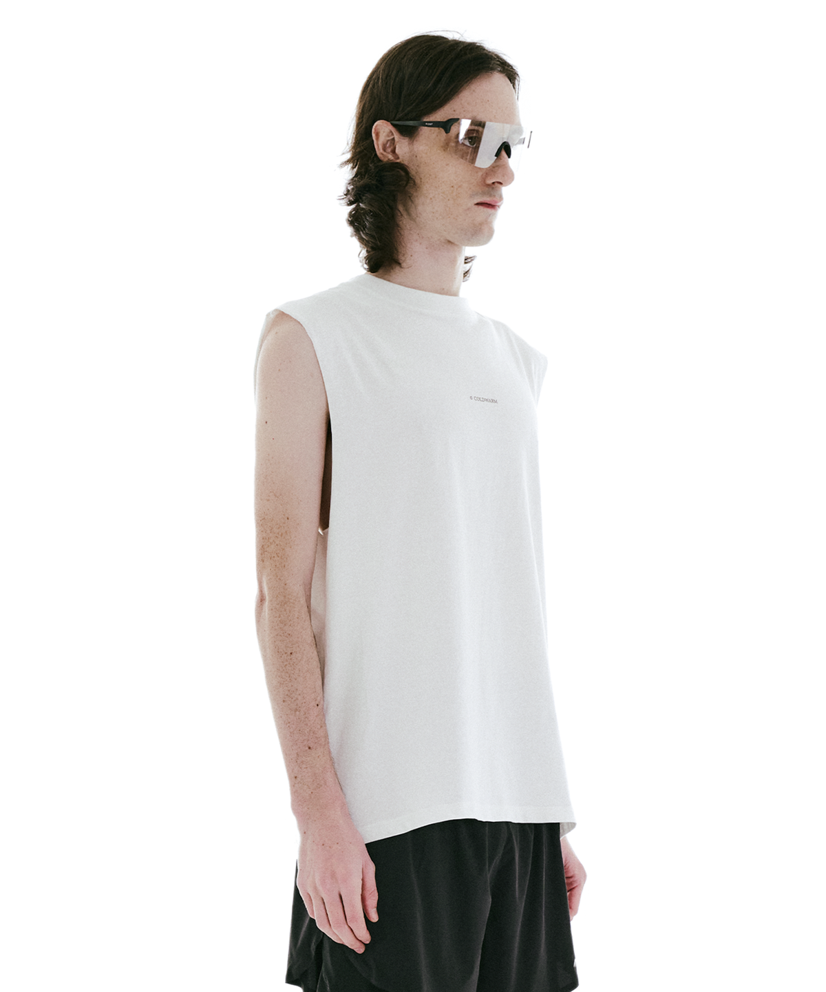 콜드웜(COLDWARM) Raw Cut Sleeveless (Off-White)