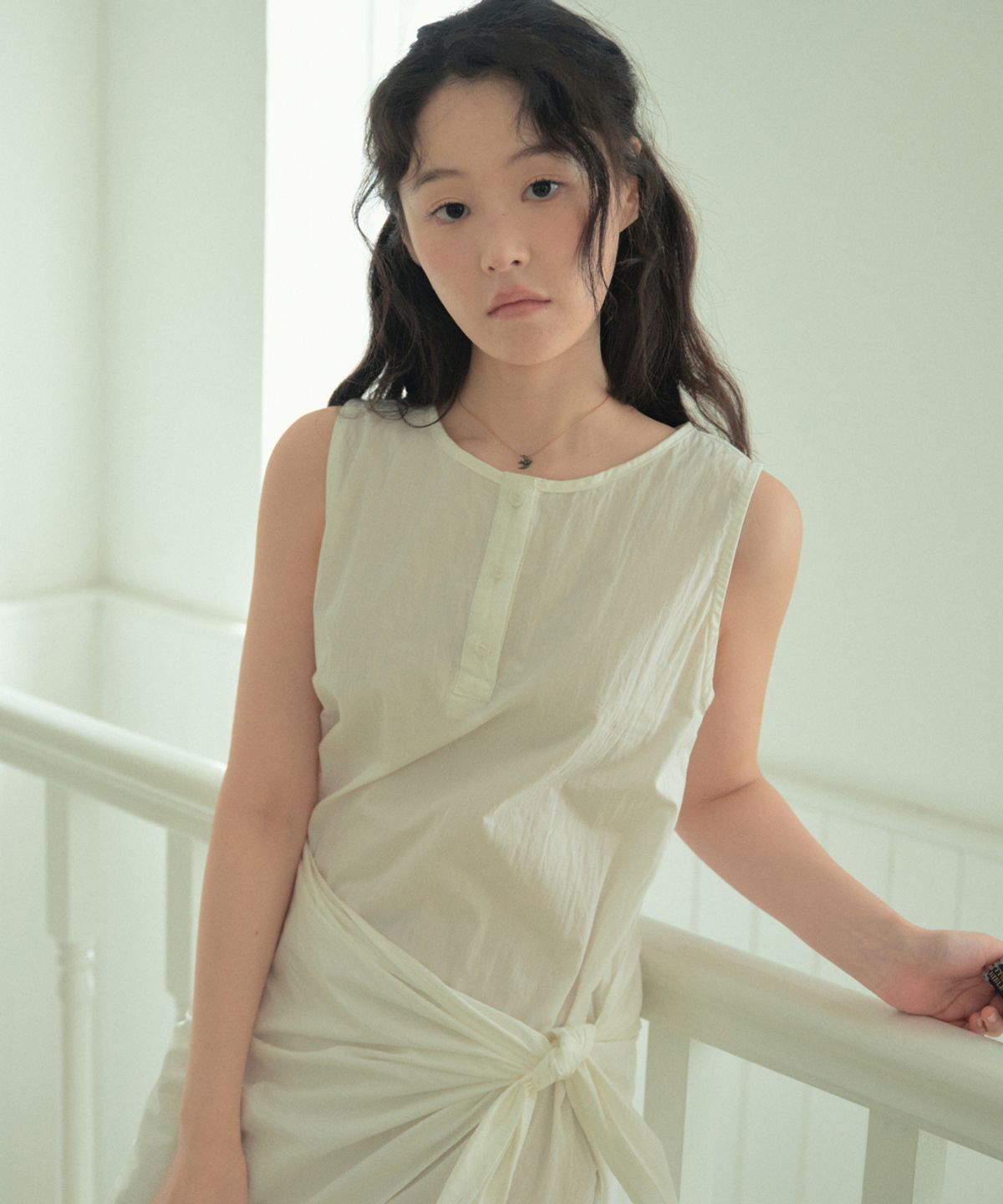 웬즈데이오아시스 포 우먼(WEDNESDAYOASISFORWOMEN) 퓨어 헨리 랩 원피스_IVORY(WB6OP02)