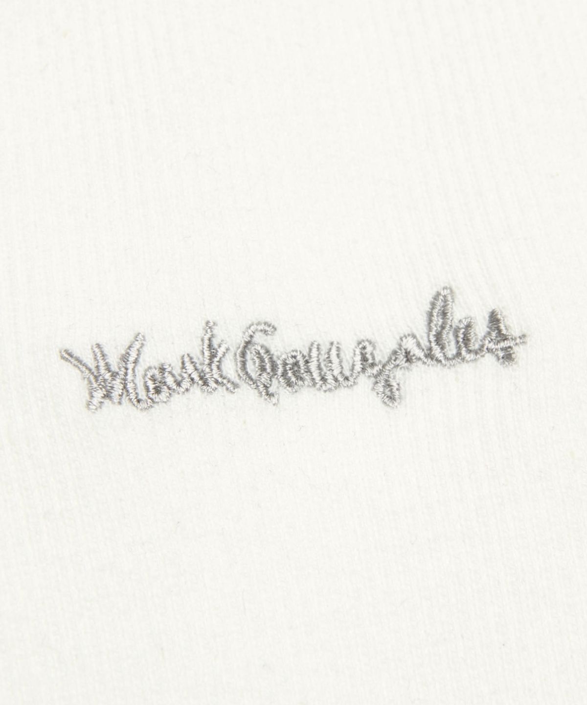 마크곤잘레스(MARK GONZALES) 우먼즈 사인 로고 슬리브리스 탑 - WHITE