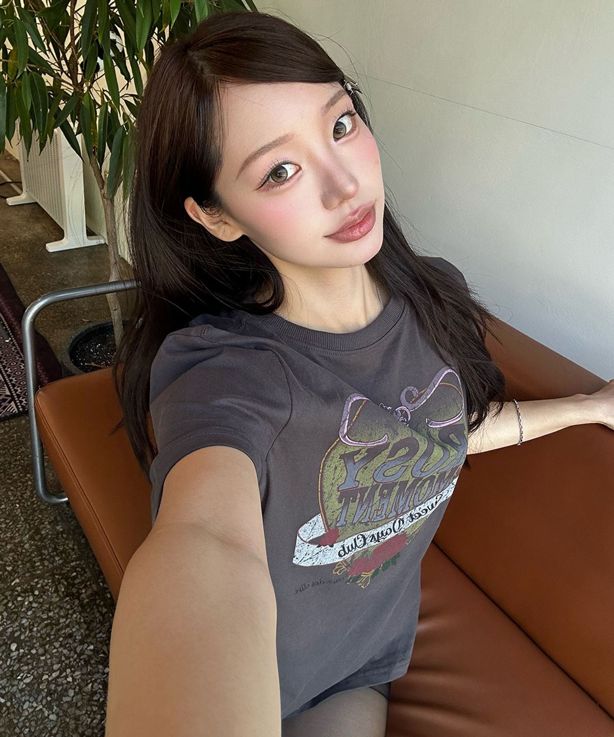 올리브 데 올리브(OLIVE DES OLIVE) 빈티지 그래픽 포인트 오버핏 반팔 티셔츠 OW6ME5500