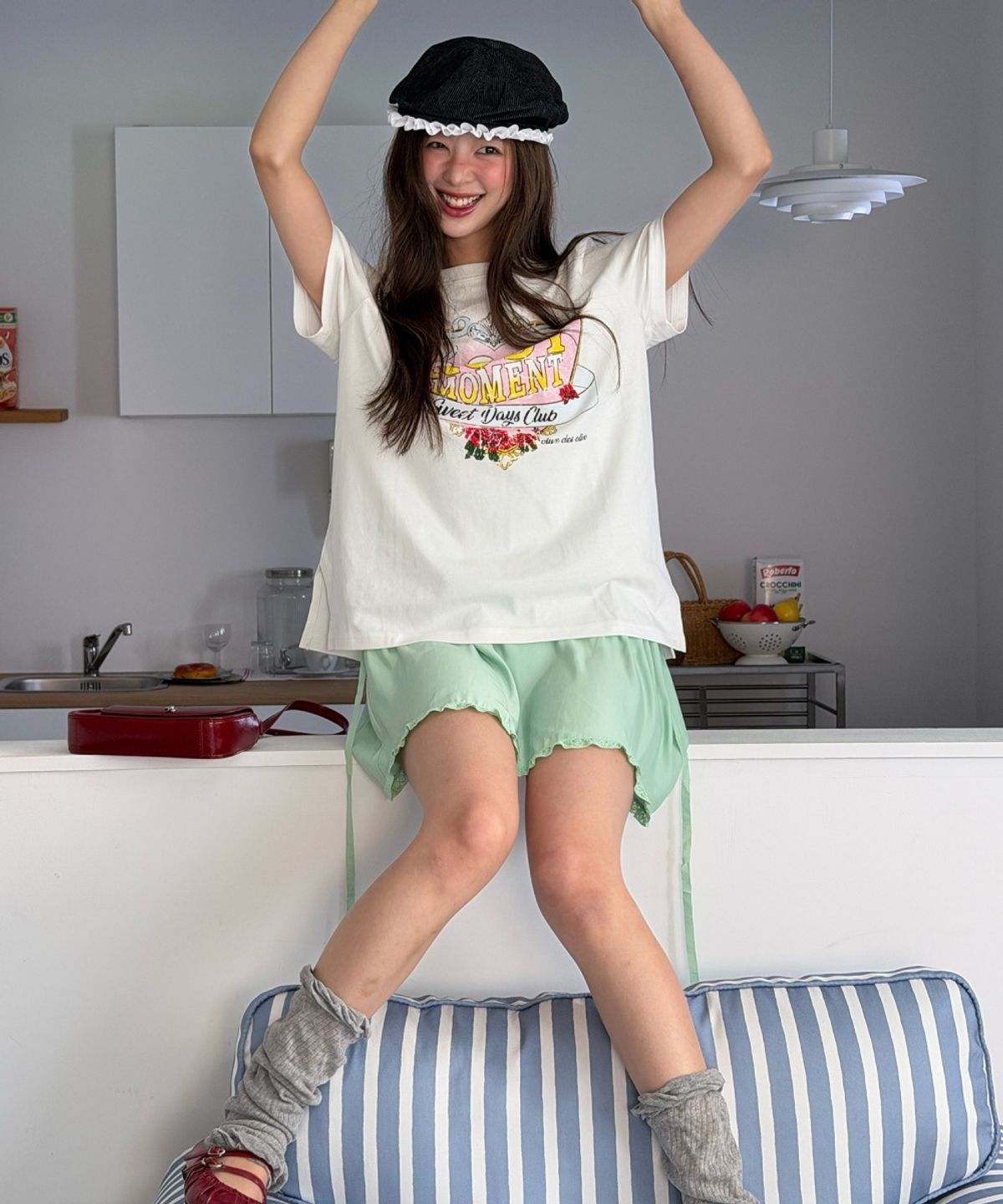 올리브 데 올리브(OLIVE DES OLIVE) 빈티지 그래픽 포인트 오버핏 반팔 티셔츠 OW6ME5500