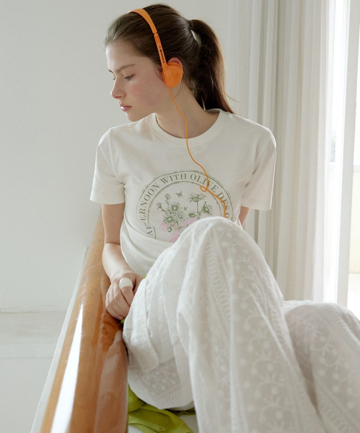 올리브 데 올리브(OLIVE DES OLIVE) 피에스타 프린트 베이직 반팔 티셔츠 OW6ME5510