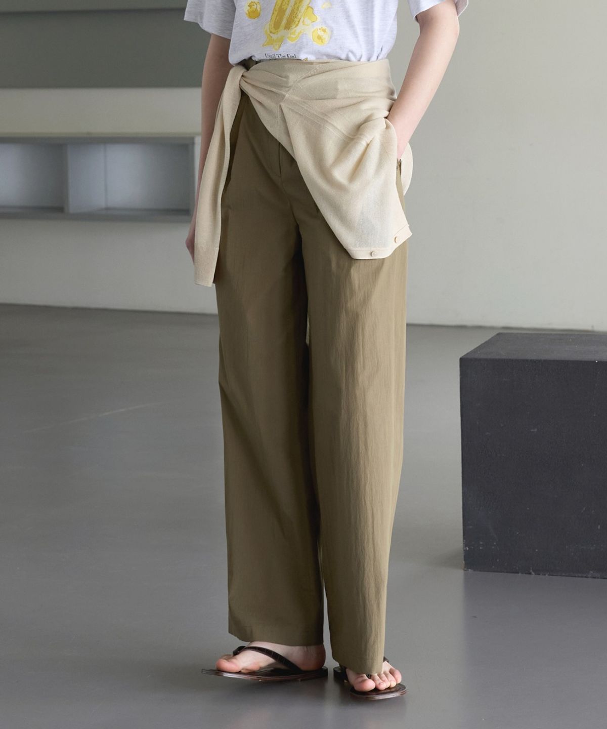 올리브 데 올리브(OLIVE DES OLIVE) 나일론 원턱 와이드 팬츠 OW6ML5020