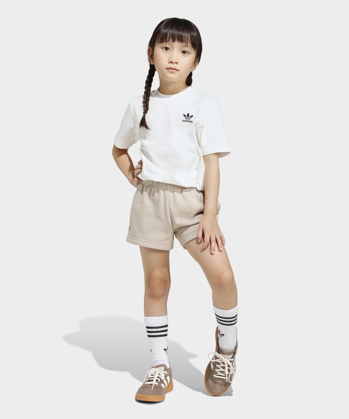 아디다스 키즈(ADIDAS KIDS) 키즈 쇼츠 및 티 세트 키즈 - 카키 / KE2342