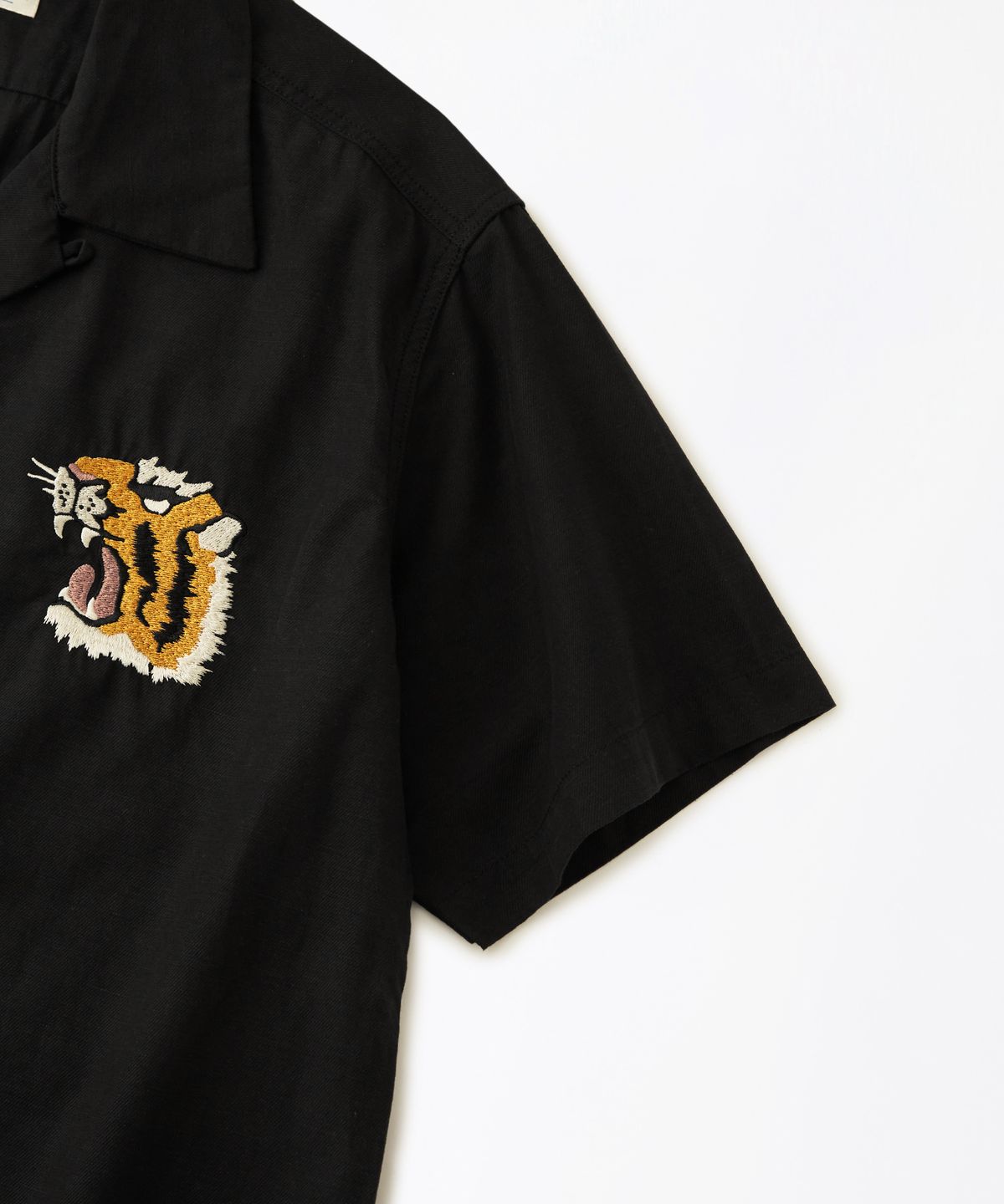 아웃스탠딩(OUTSTANDING) VINTAGE SOUVENIR HALF SHIRT_BLACK