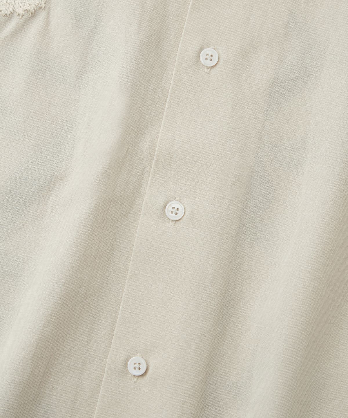 아웃스탠딩(OUTSTANDING) VINTAGE SOUVENIR HALF SHIRT_IVORY