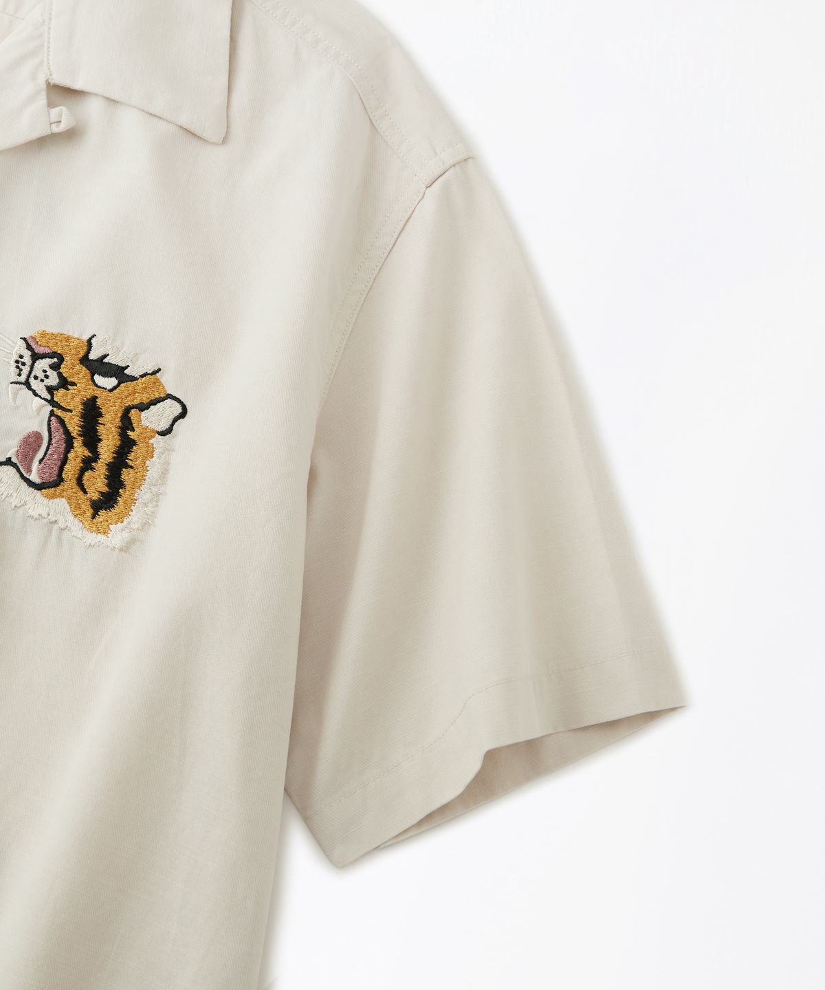 아웃스탠딩(OUTSTANDING) VINTAGE SOUVENIR HALF SHIRT_IVORY