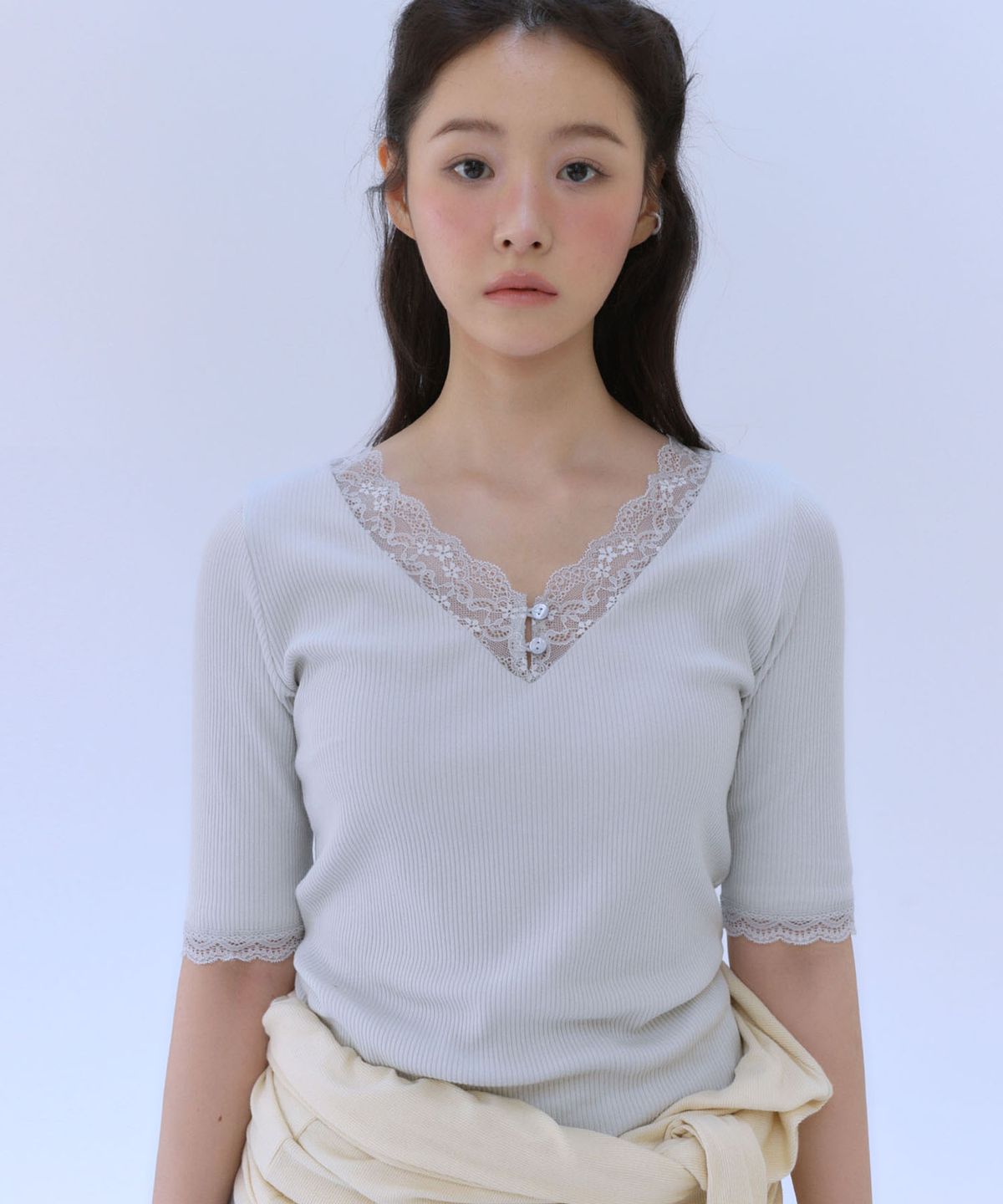 아우로(OURO) ESSENTIAL LACE SLIP TEE [ PALE BLUE ]