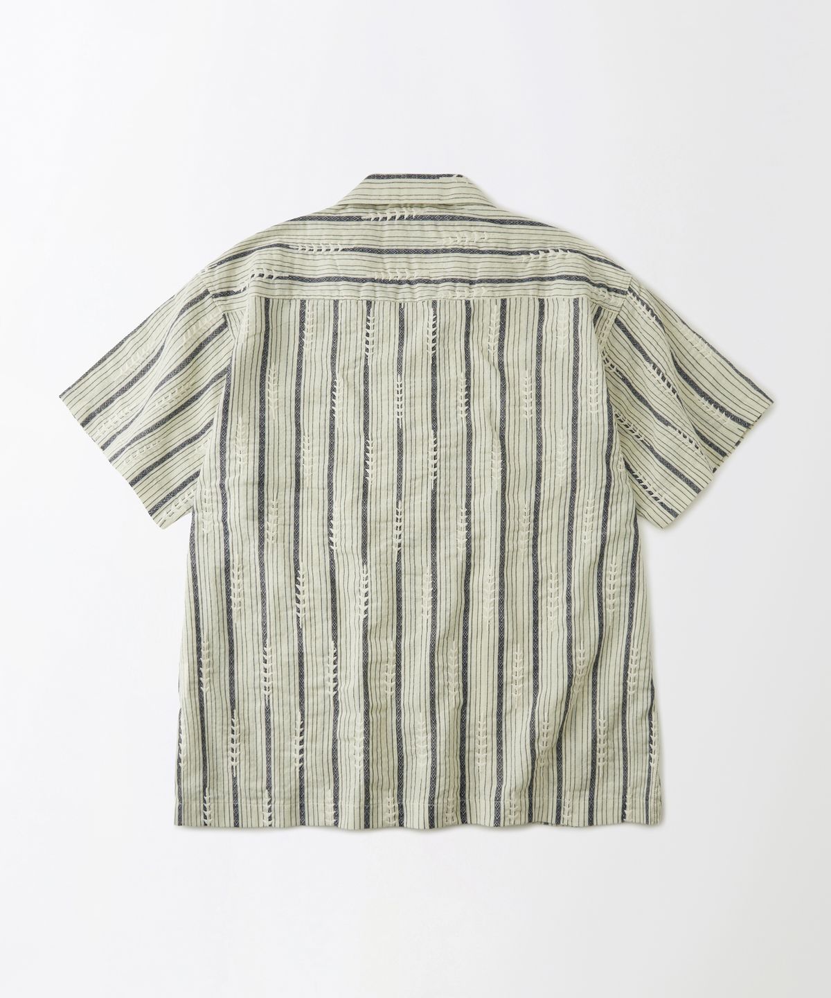 아웃스탠딩(OUTSTANDING) EMBROIDERY OPEN COLLAR HALF SHIRT_IVORY