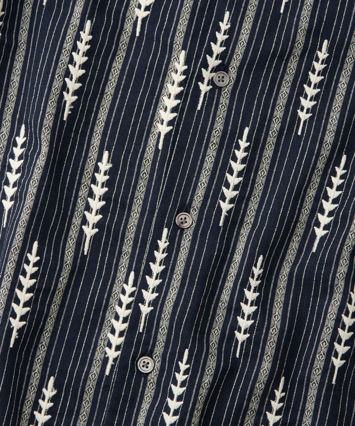 아웃스탠딩(OUTSTANDING) EMBROIDERY OPEN COLLAR HALF SHIRT_NAVY