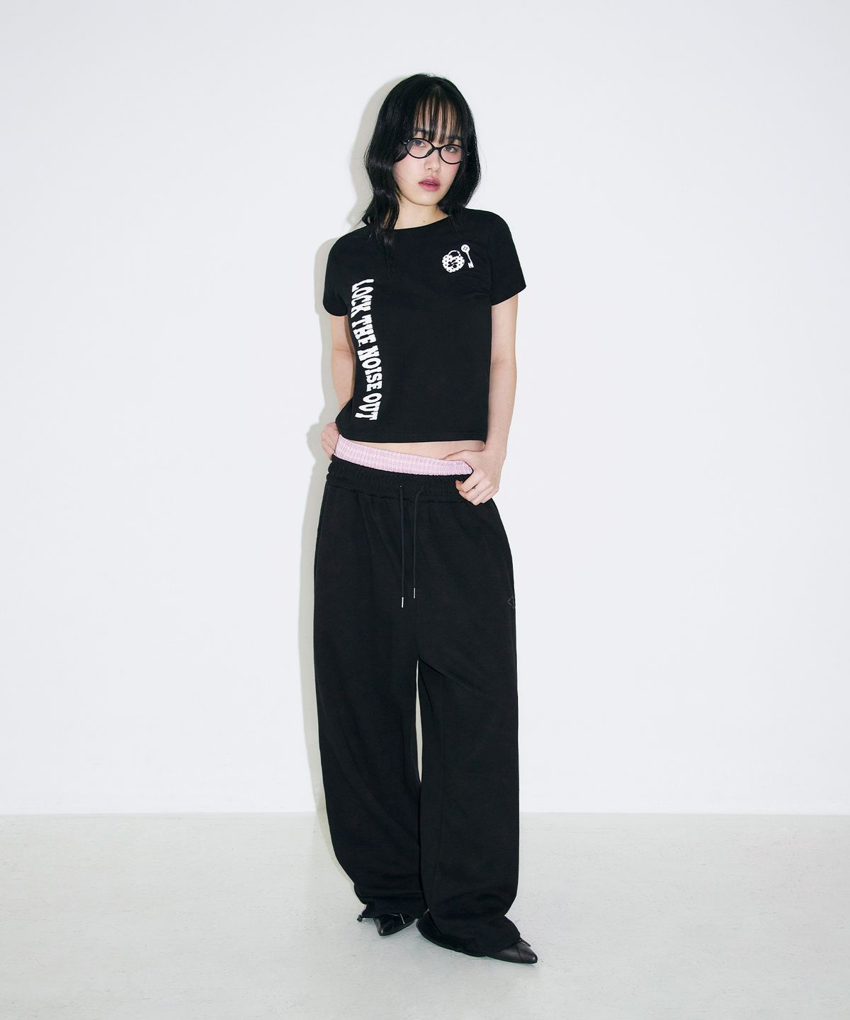 슬릭글로우(SLEEKGLOW) 러브 이모지 체크 레이어드 스웨트 팬츠[블랙]