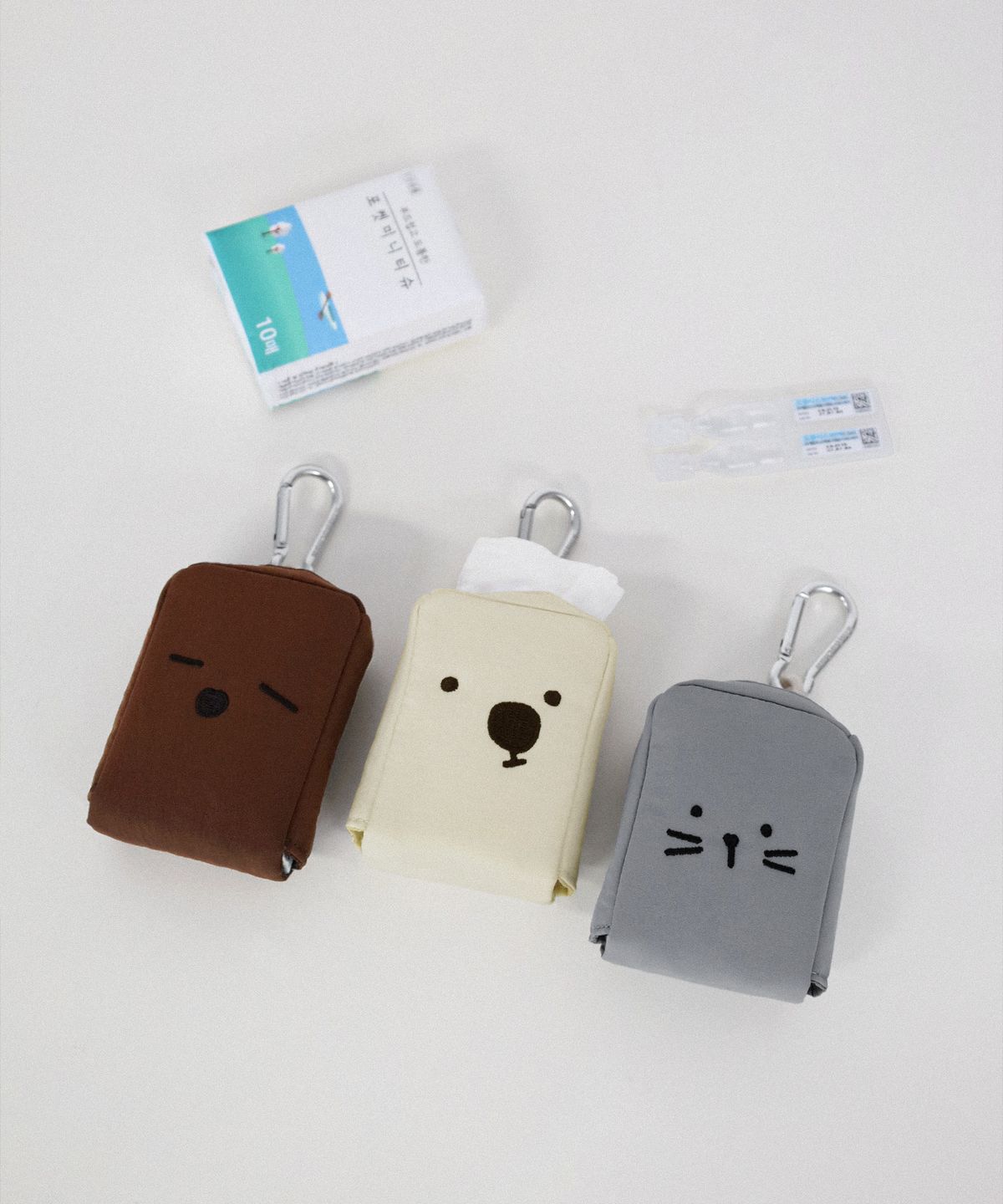 김하찬(KIMHACHAN) 나일론 자수 캐릭터 미니 포켓 티슈 키링 - 3 Colors