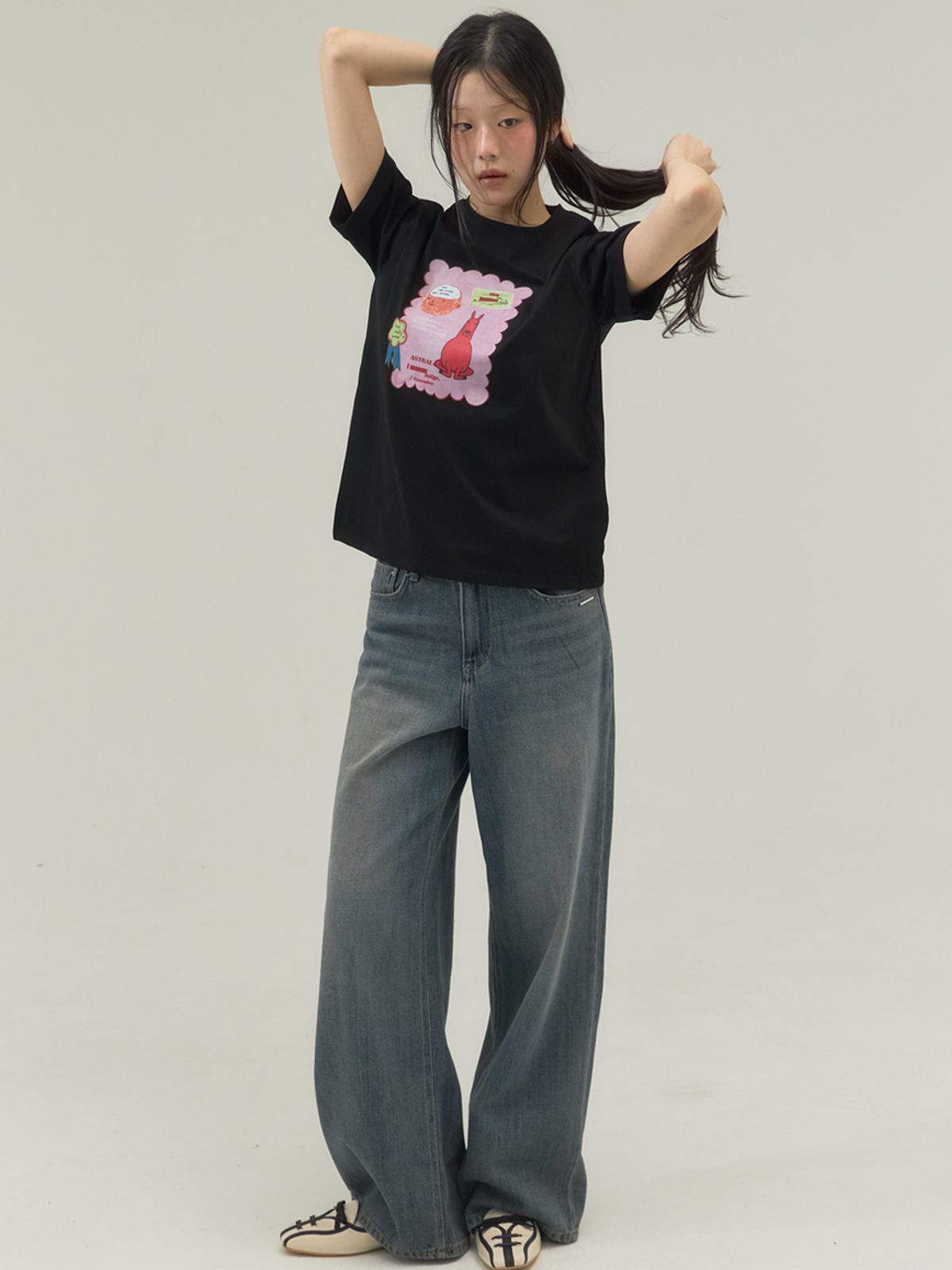 쏘리, 투 머치 러브(SORRY, TOO MUCH LOVE) Small Room Exhibition Turn-Up Sleeve Tee_Black