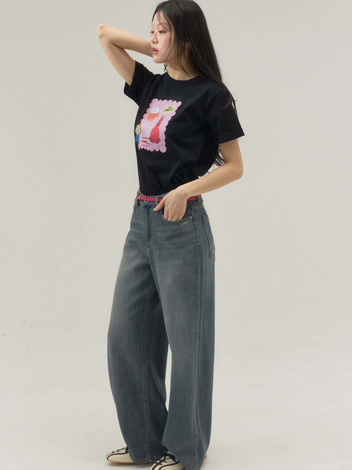 쏘리, 투 머치 러브(SORRY, TOO MUCH LOVE) Small Room Exhibition Turn-Up Sleeve Tee_Black