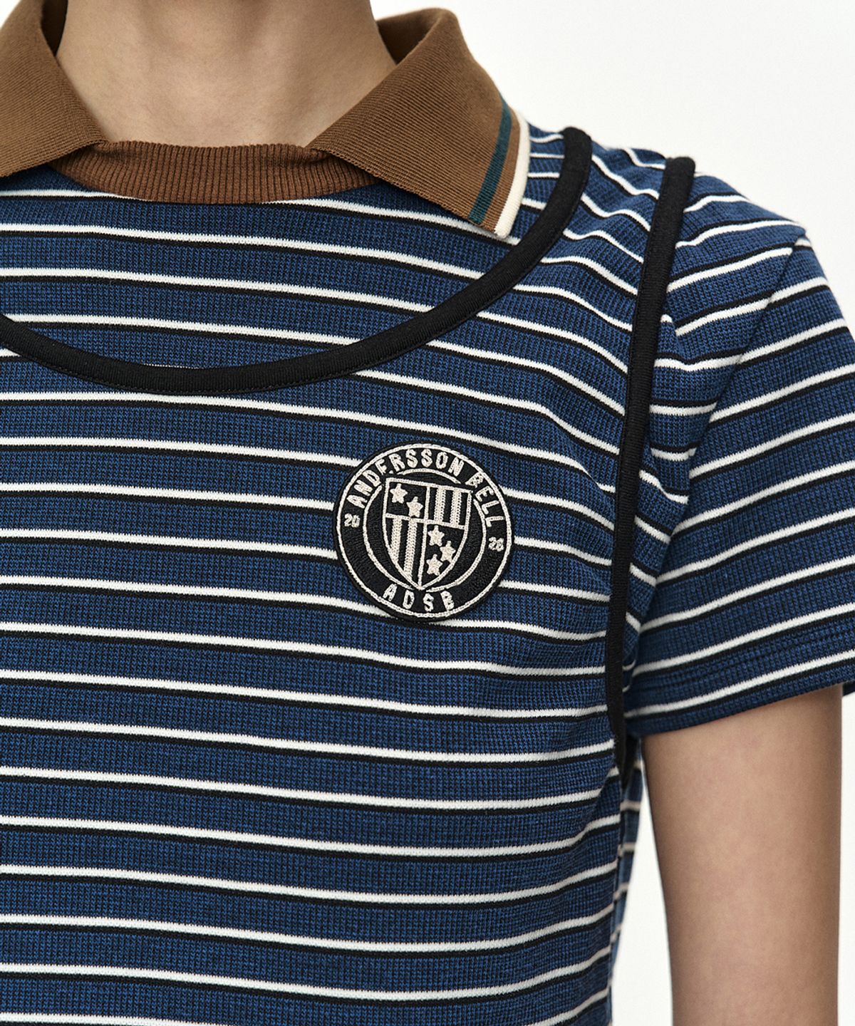 앤더슨벨(ADSB ANDERSSON BELL) SHIRRING BINDING STRIPE COLLAR TOP atb1559w(BLUE)