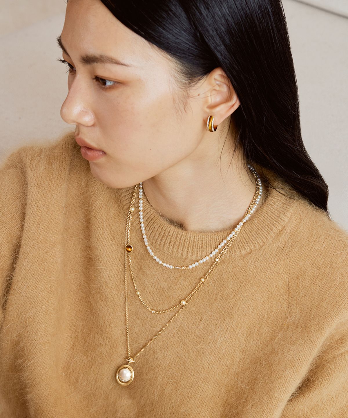 롤라로즈(LOLA ROSE) Heliocentric 호안석 담수진주 체인목걸이