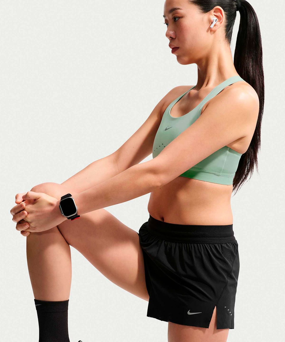 나이키(NIKE) 스위프트 브리드 드라이 핏 미드라이즈 2.5인치 브리프 라인드 러닝 쇼츠 W - 블랙:화이트 / IF1679-010