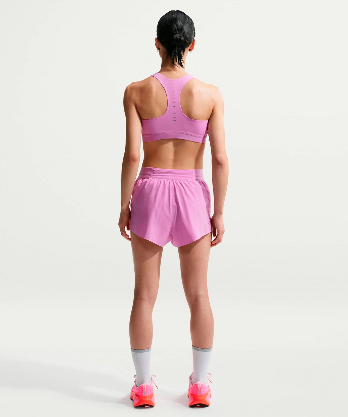 나이키(NIKE) 스위프트 브리드 드라이 핏 미드라이즈 2.5인치 브리프 라인드 러닝 쇼츠 W - 라이트 마젠타:포톤 더스트:화이트 / IF1679-503