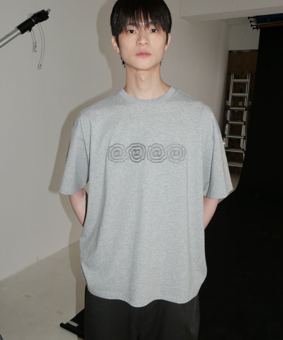 인템포무드(INTEMPOMOOD) 스크롤 메이즈 티셔츠 : 3컬러