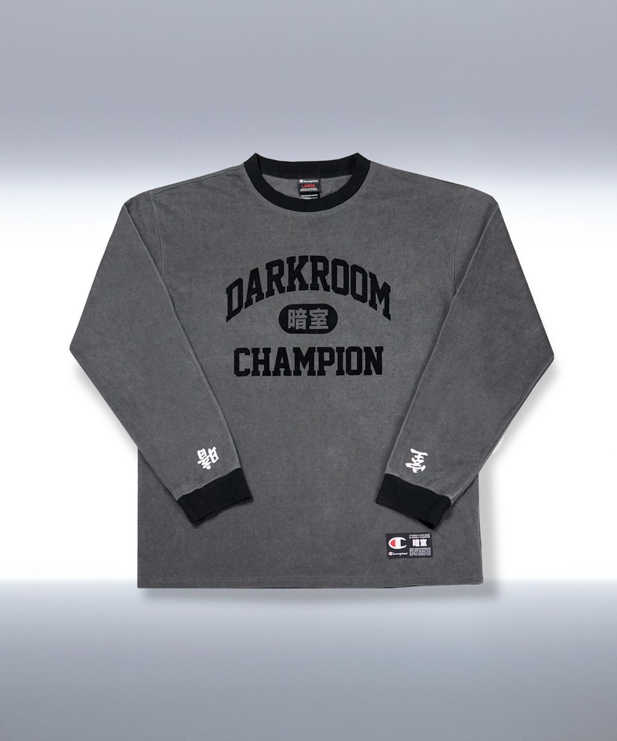 챔피온(CHAMPION) 챔피온 X 다크룸 스튜디오 롱슬리브 티셔츠 Charcoal