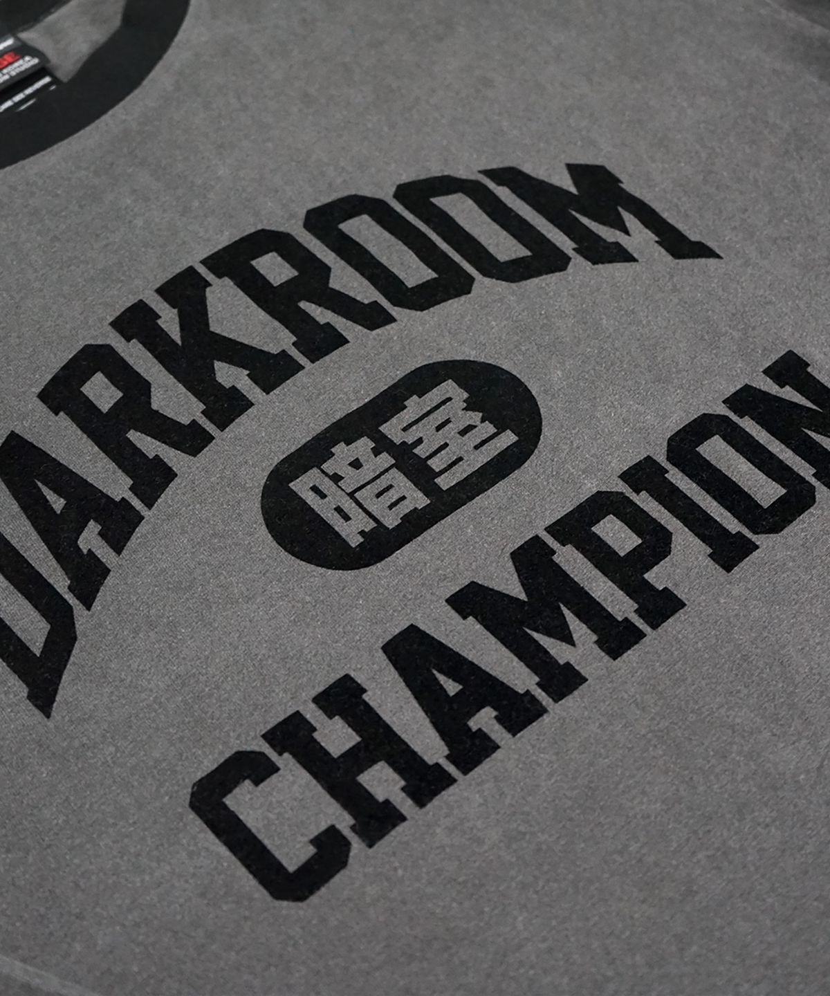 챔피온(CHAMPION) 챔피온 X 다크룸 스튜디오 롱슬리브 티셔츠 Charcoal