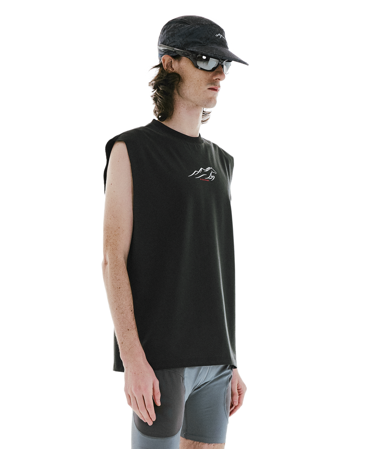 콜드웜(COLDWARM) Gallop Graphic Sleeveless (Black)