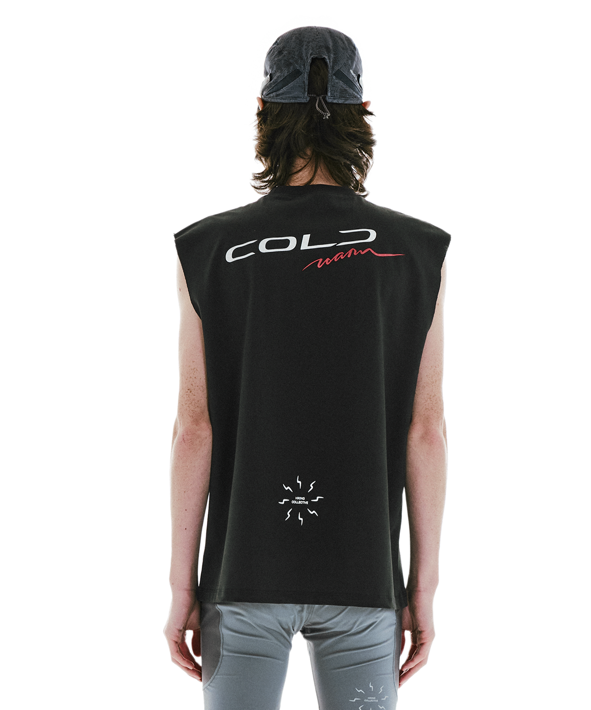 콜드웜(COLDWARM) Gallop Graphic Sleeveless (Black)