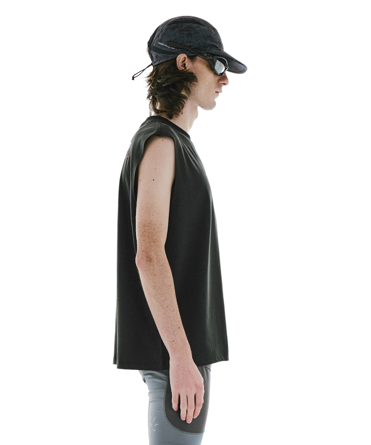 콜드웜(COLDWARM) Gallop Graphic Sleeveless (Black)