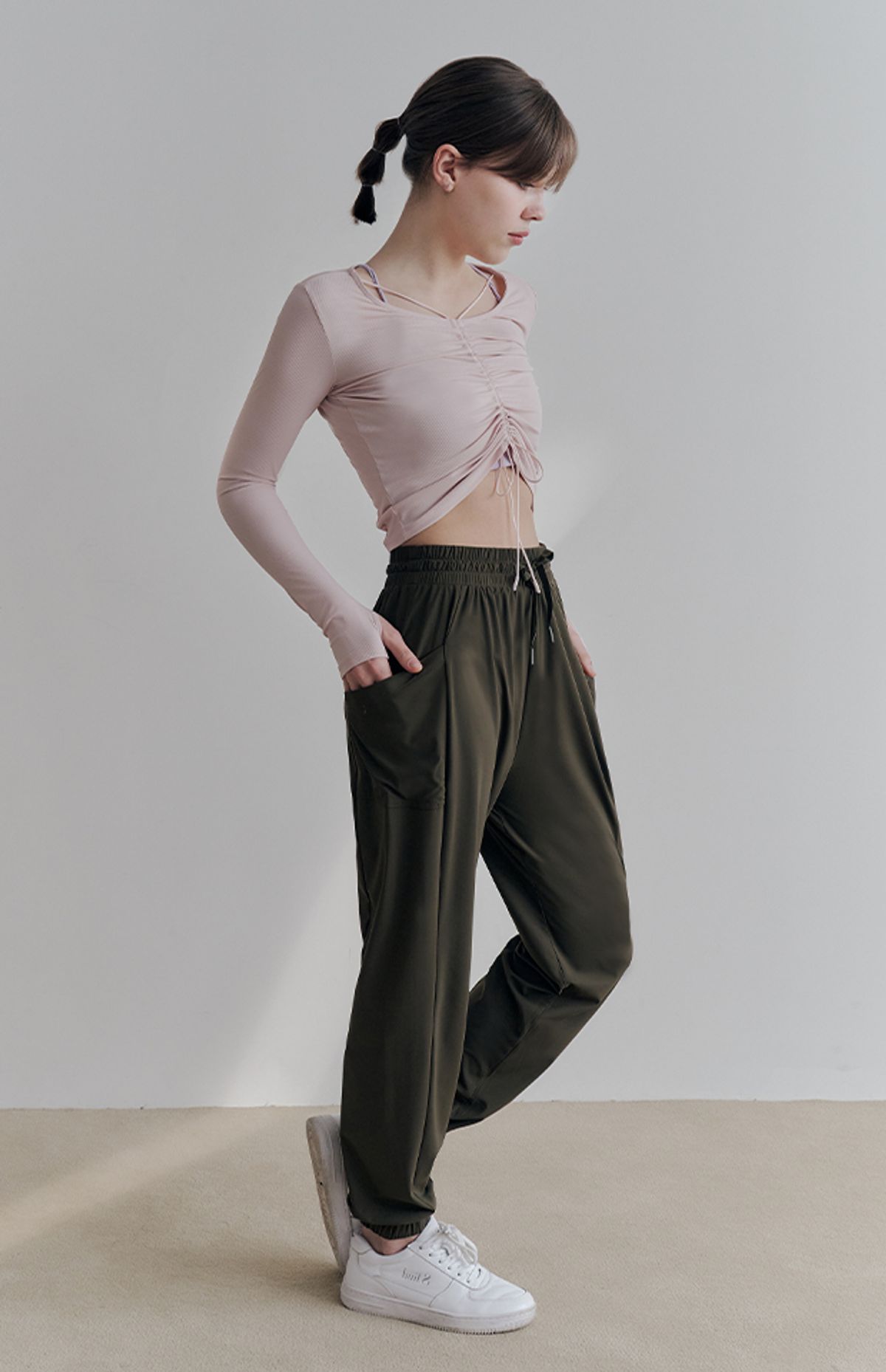 위뜨(HUIT) 아웃포켓 하렘팬츠 HTWPN3J07T
