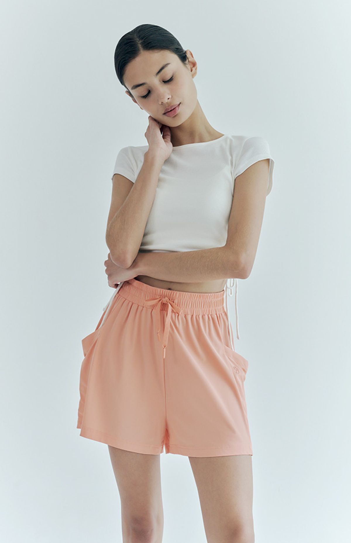 위뜨(HUIT) 아웃포켓 하렘 숏팬츠 HTWST3J03T