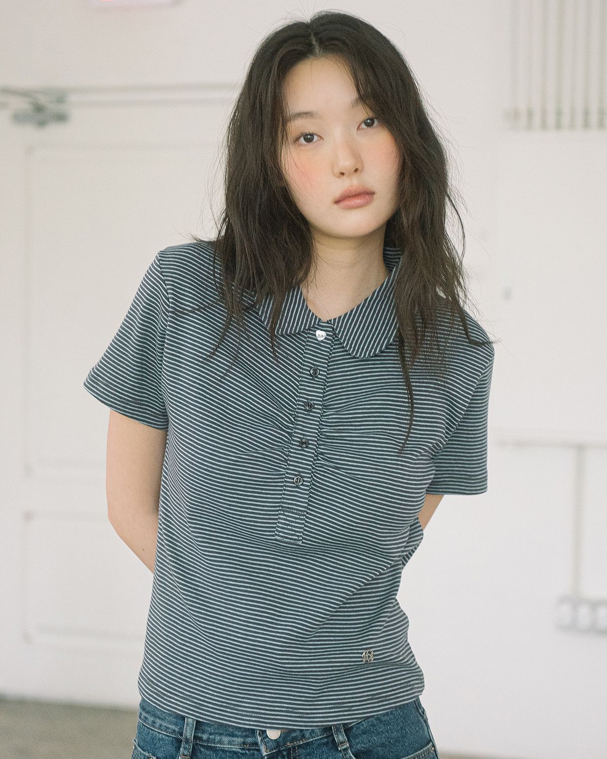 해비즘(HAVISM) ROUND COLLAR SHIRRING S/S TEE(STRIPE CHARCOAL)