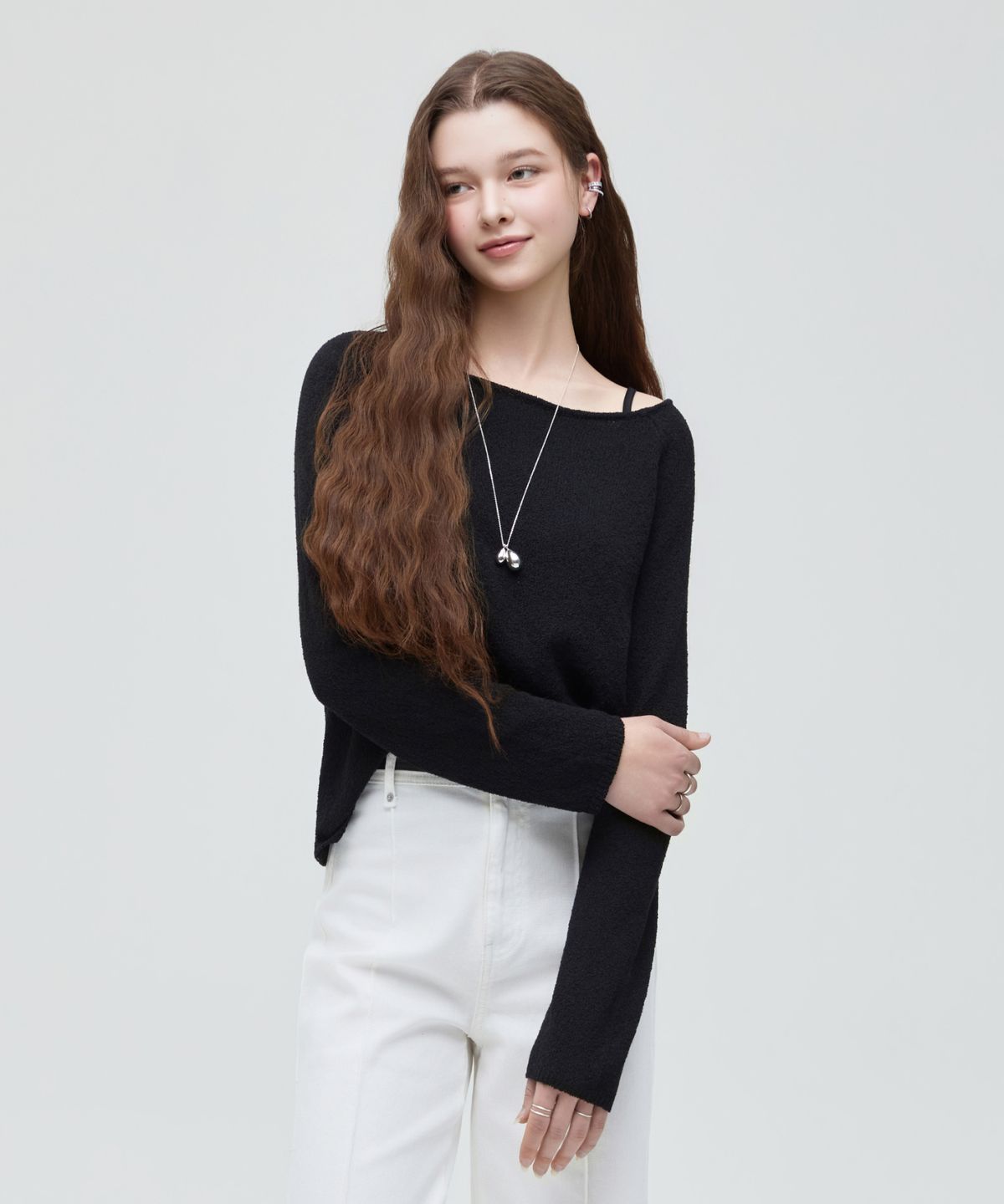 로엠(ROEM) 린넨라이크 크롭 니트(BLACK) RMKAG25NT1