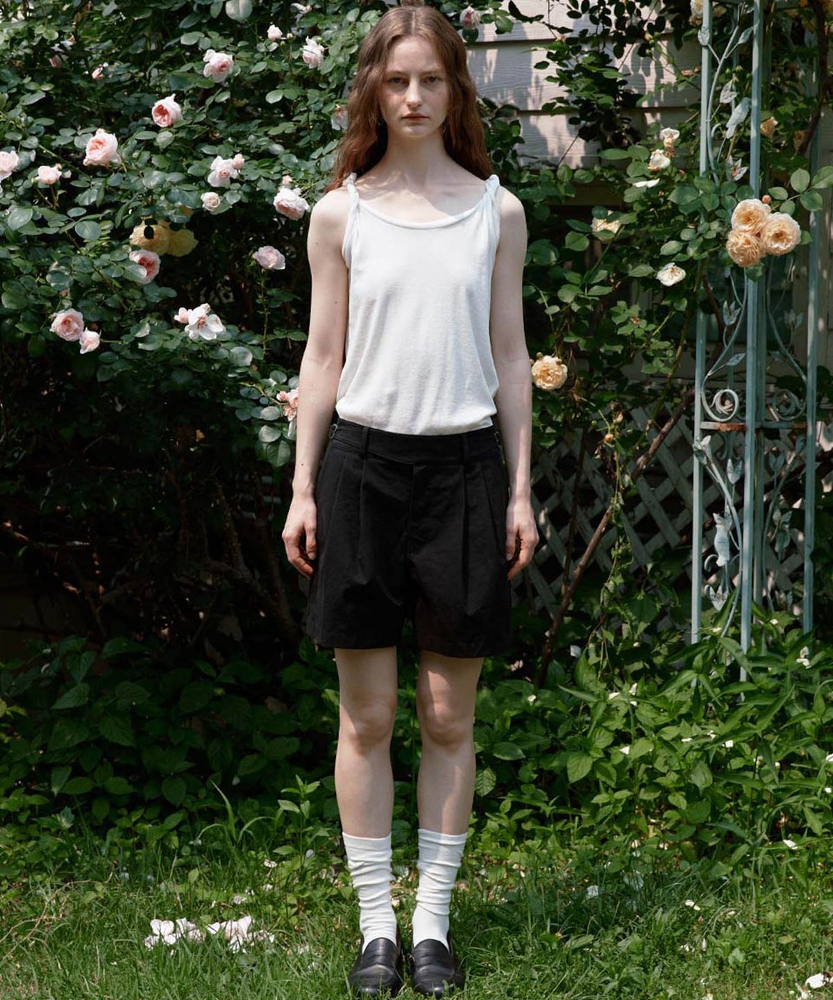유토시스(EUTOSIS) TWISTED SLEEVELESS TOP(WHITE)