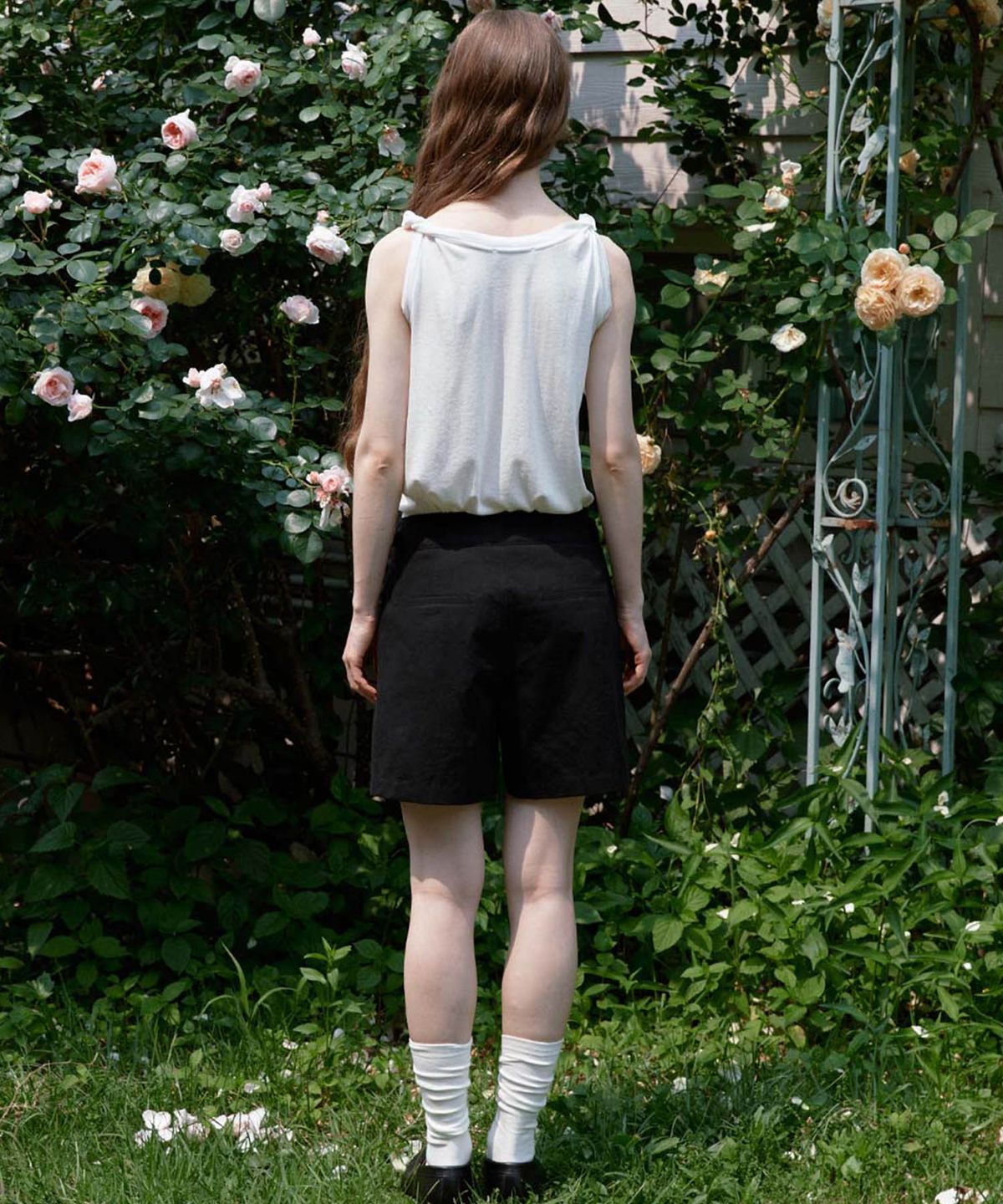 유토시스(EUTOSIS) TWISTED SLEEVELESS TOP(WHITE)