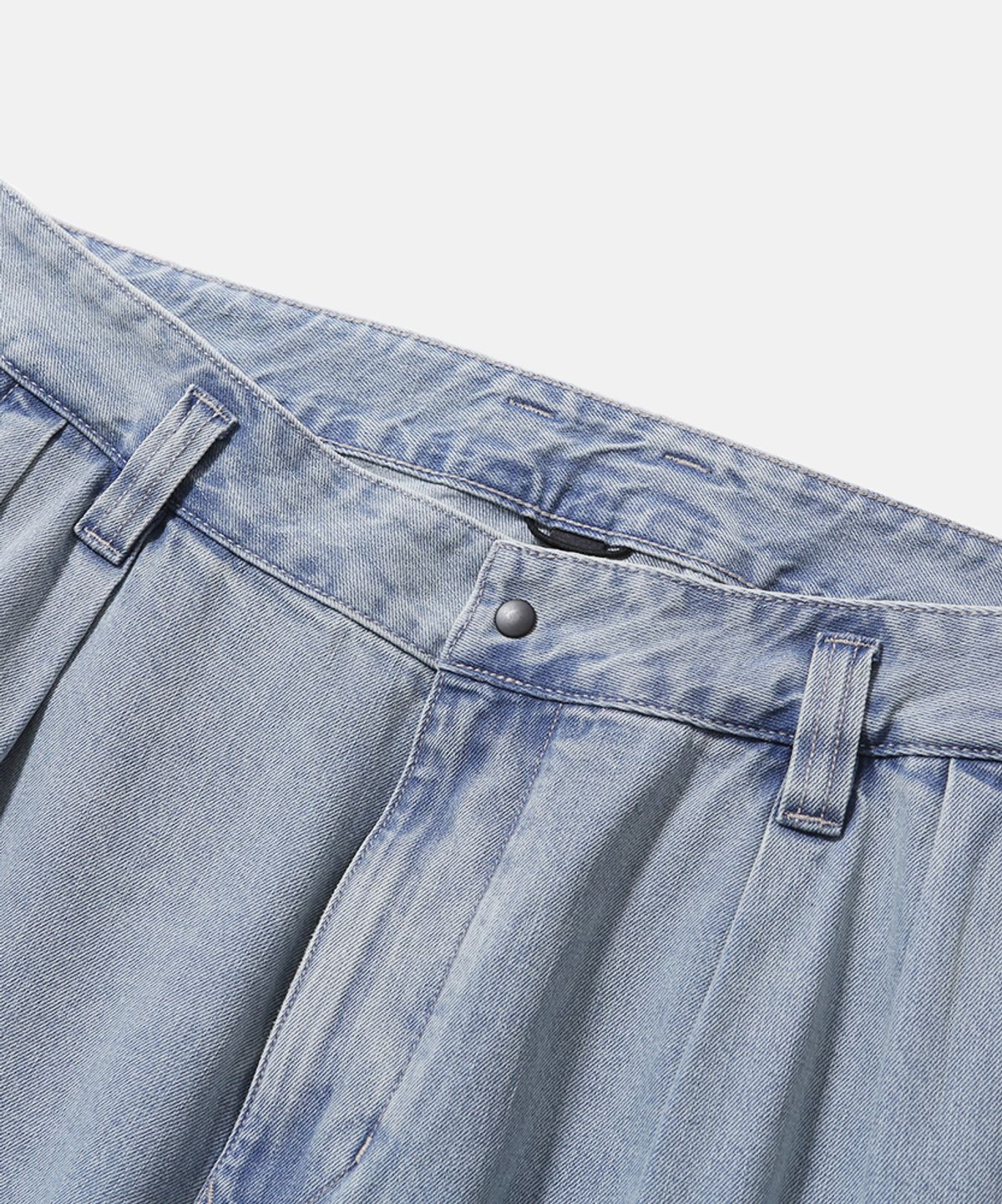 모이프(MOIF) [SS26] WIDE CARPENTER DENIM SHORTS / BLEACHED INDIGO
