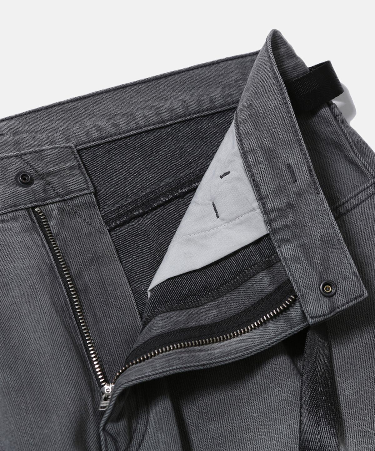 모이프(MOIF) [SS26] WIDE 6P BELTED DENIM PANTS / BLEACHED BLACK