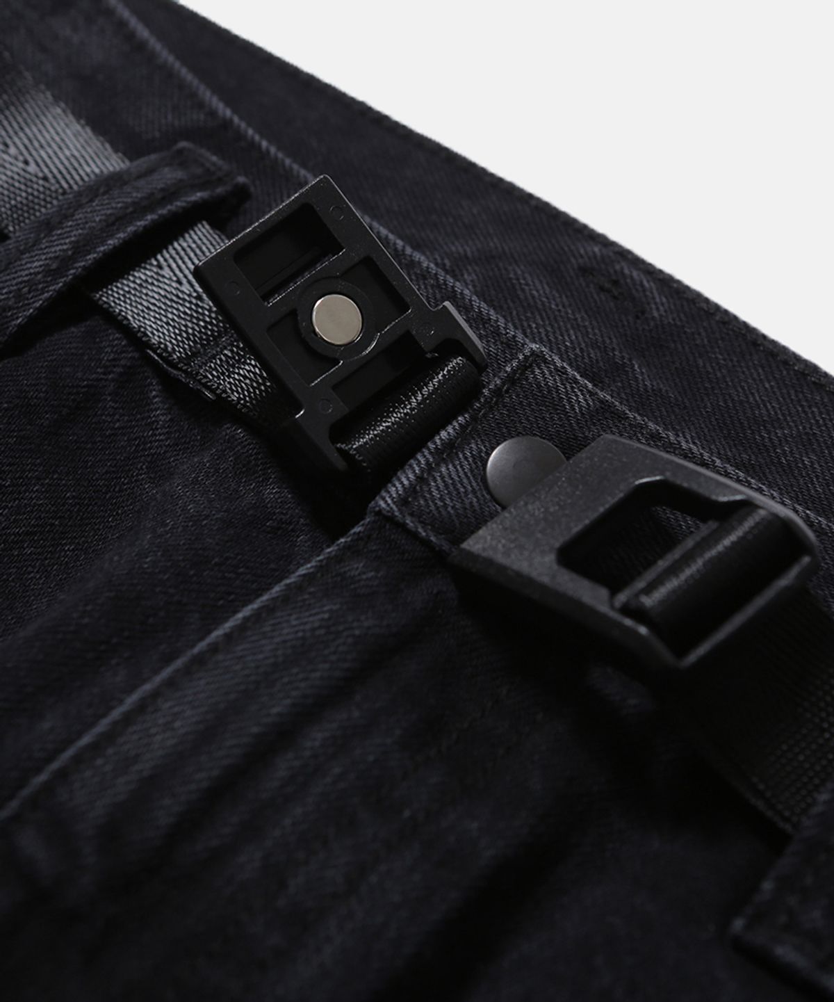 모이프(MOIF) [SS26] WIDE 6P BELTED DENIM PANTS / RINSED BLACK