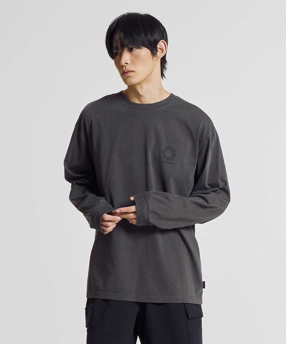 뉴발란스(NEW BALANCE) NBNDG31703 / UNI 트랙스터 긴팔 티셔츠 (CHARCOAL)