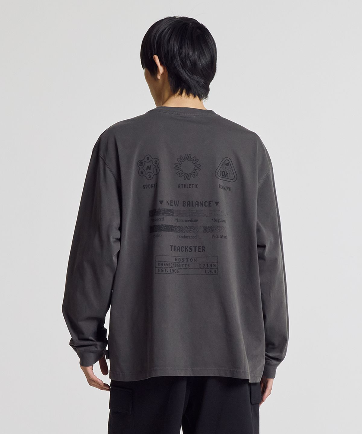 뉴발란스(NEW BALANCE) NBNDG31703 / UNI 트랙스터 긴팔 티셔츠 (CHARCOAL)