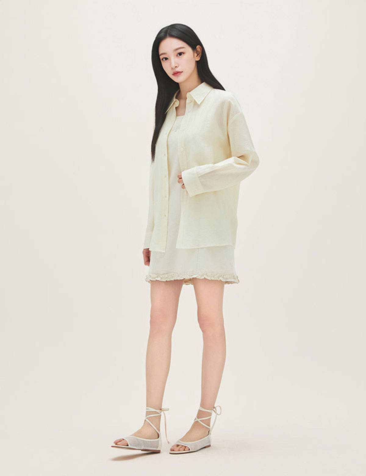 로엠(ROEM) 백 꼬임 셔츠 RMYWG25R15