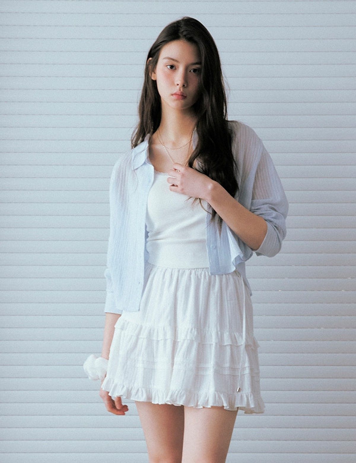 로엠(ROEM) 긴팔 크롭 셔츠 RMYWG25R12