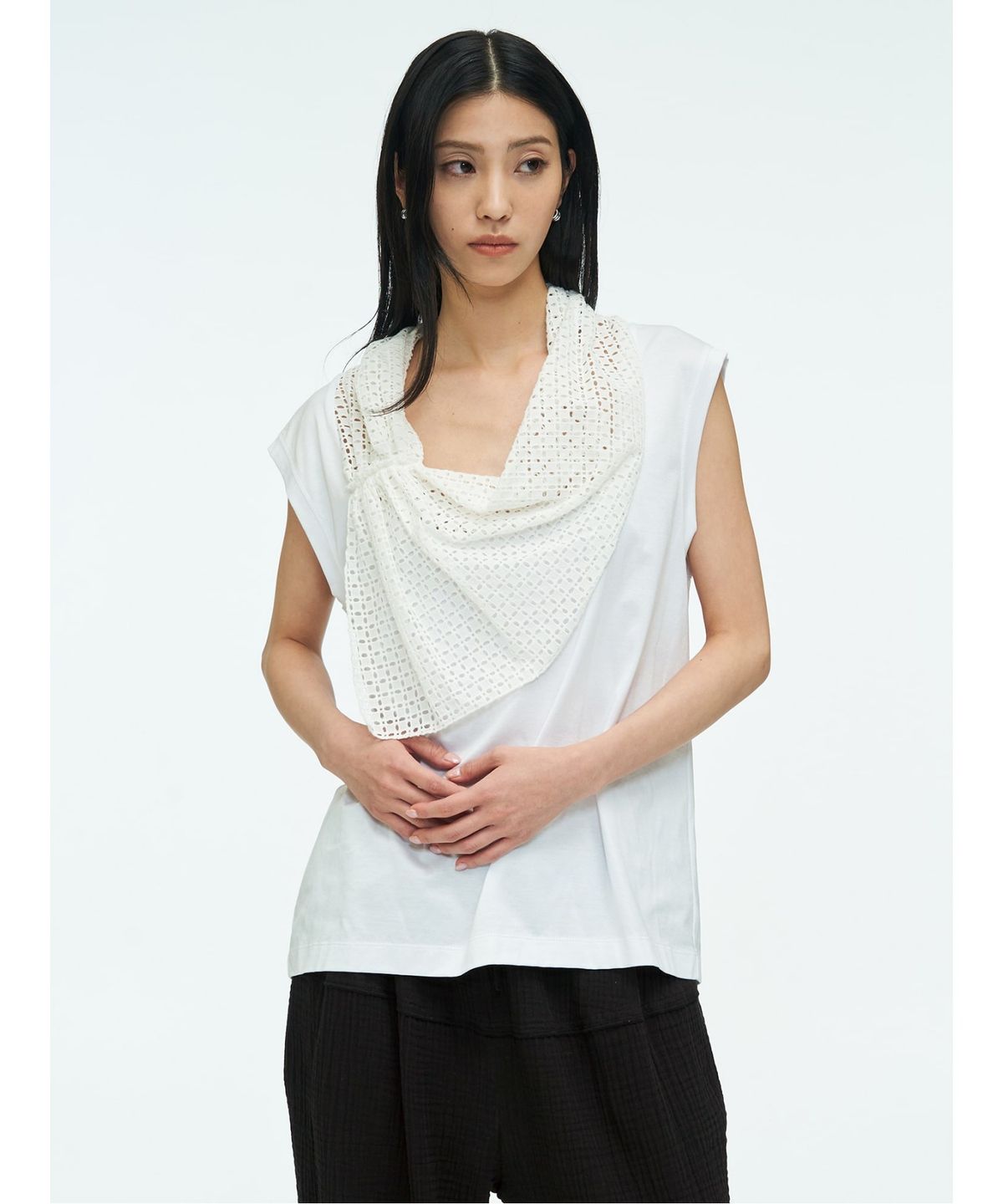 앙개(ANGGAE) Eyelet Scarf TShirt  White