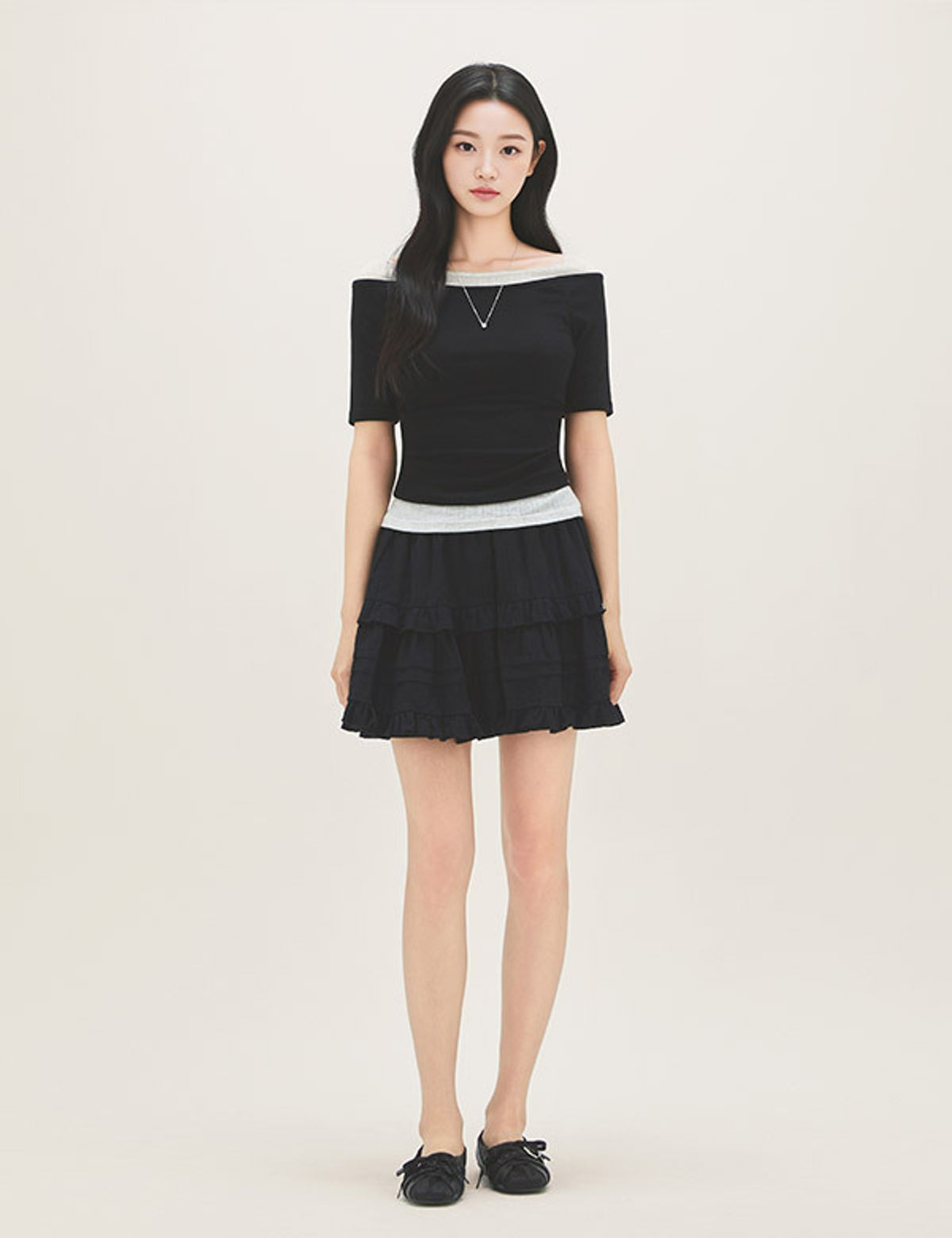 로엠(ROEM) 배색 레이어드 티셔츠 RMHWG24RT1