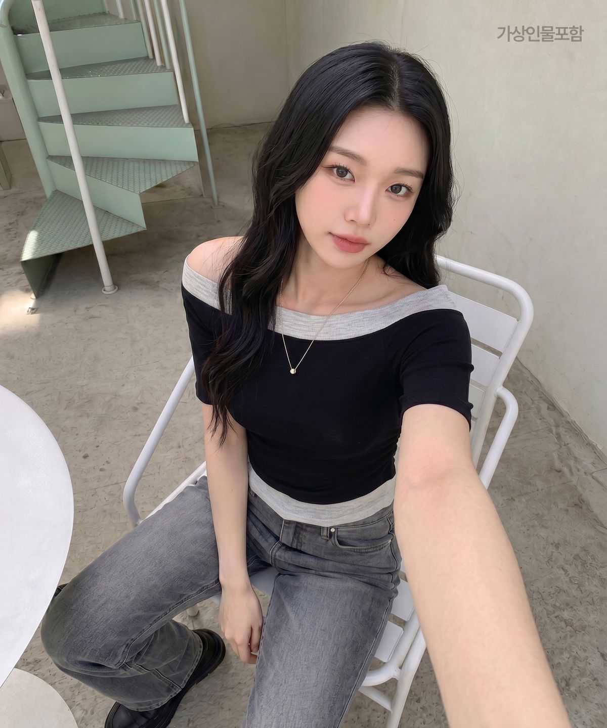 로엠(ROEM) 배색 레이어드 티셔츠 RMHWG24RT1