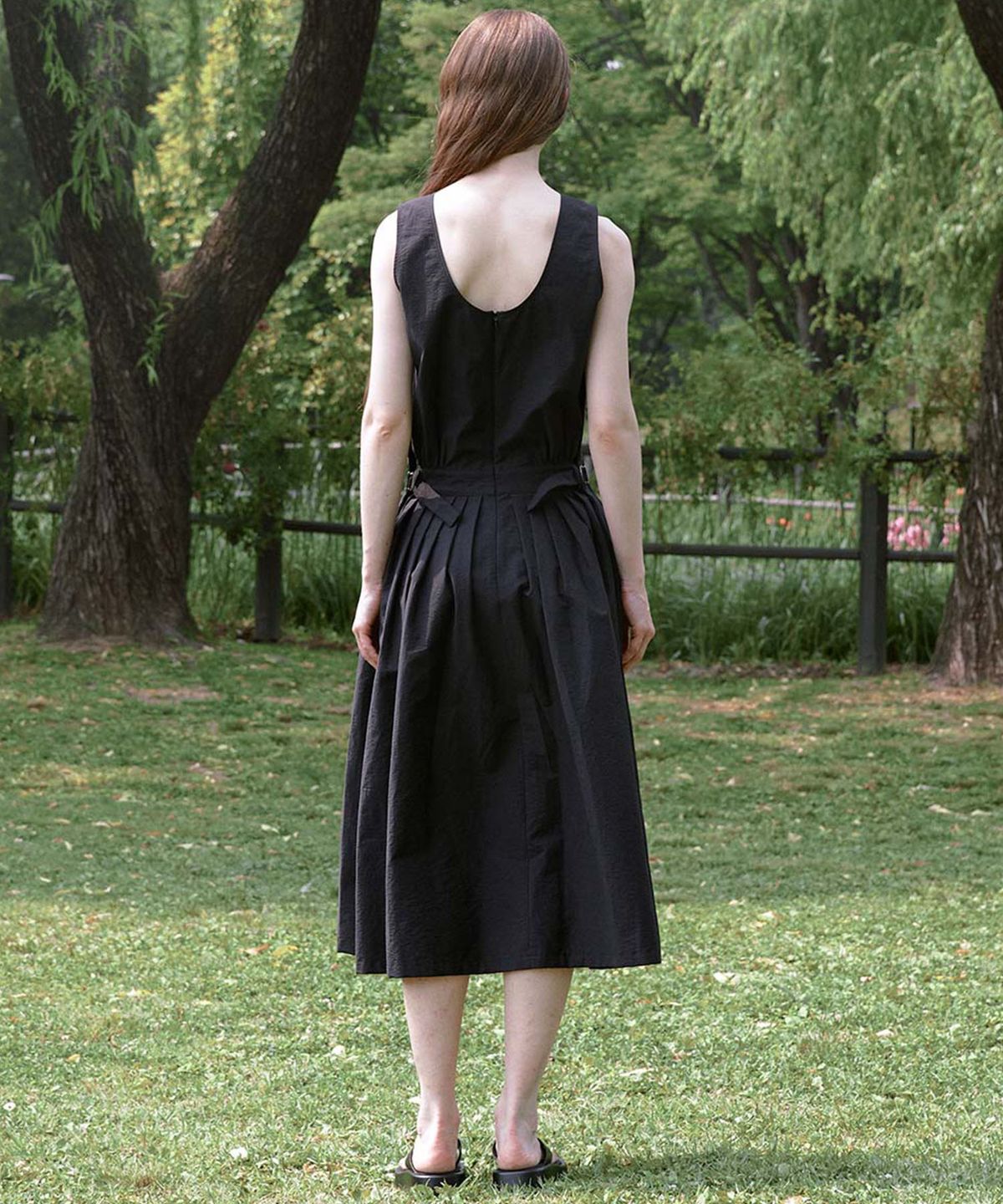 유토시스(EUTOSIS) BUCKLE SLEEVELESS DRESS(BLACK)