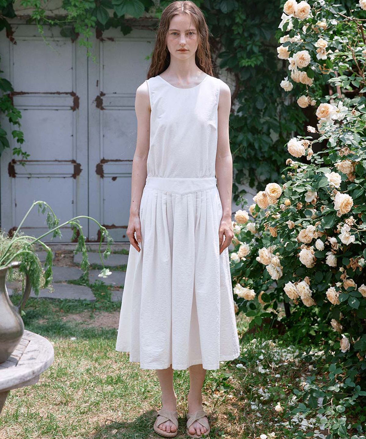 유토시스(EUTOSIS) BUCKLE SLEEVELESS DRESS(WHITE)