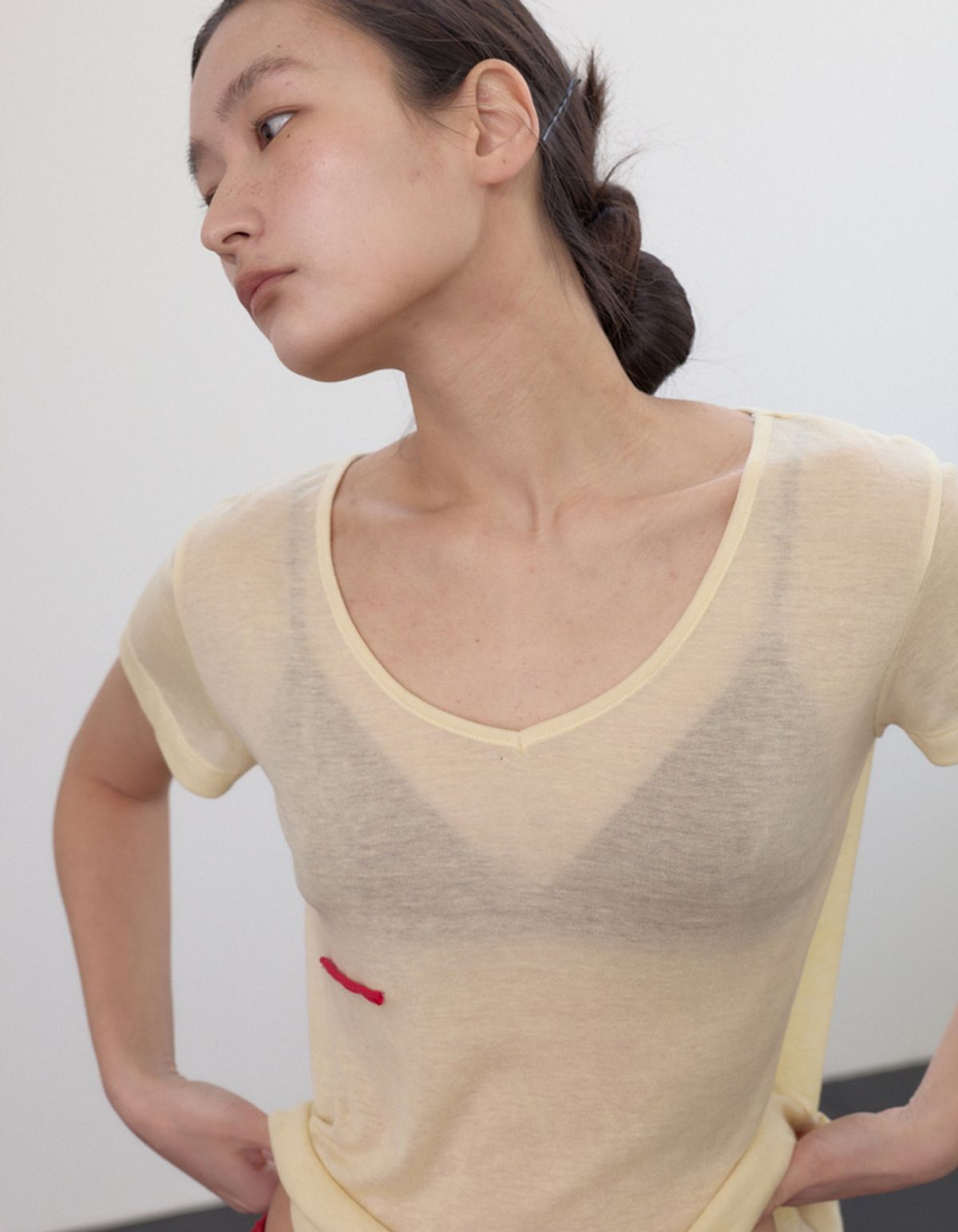 영마일웨어(0MILEWEAR) 시어 레드 트림 티셔츠(옐로우)